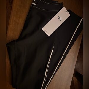 Nwt- Alo yoga legging suit up